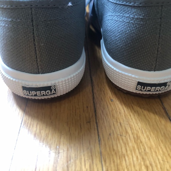 New in box kids Superga grey sneakers size 2 - Picture 3 of 6